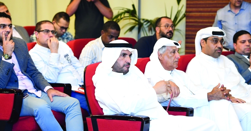 "■ عبيد مبارك وناصر بن ثعلوب والإعلاميون خلال المؤتمر | البيان"