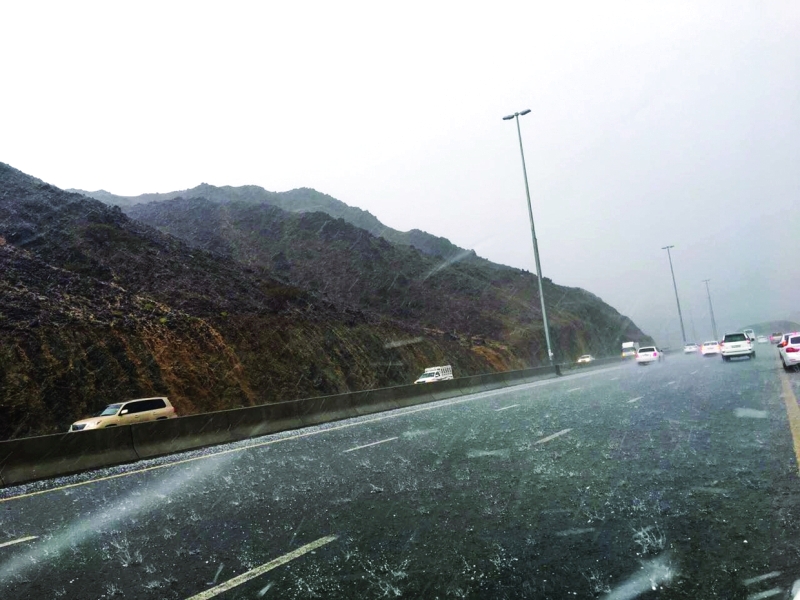 "حبات البرد تساقطت بغزارة على الفجيرة | البيان"
