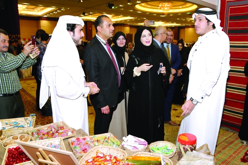 "الجناح الإماراتي يعرّف الطلبة بتراث وعادات وتقاليد الإماراتيين | البيان"