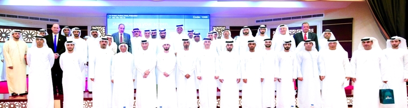 "■ رئيس وأعضاء الاتحاد الجديد مع الرعيل الأول وممثلي الشركات الراعية"