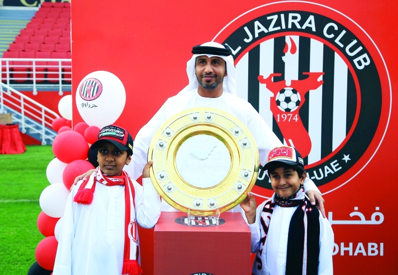 "■ أفراح جمهور فخر أبوظبي بالدرع"