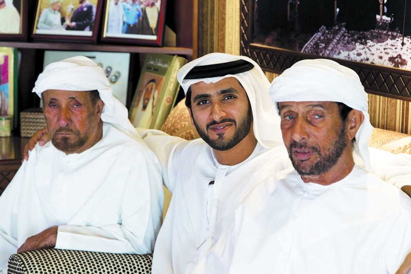 "■ محمد وعبيد الطاير مع النوخذة الشاب حميد | البيان"