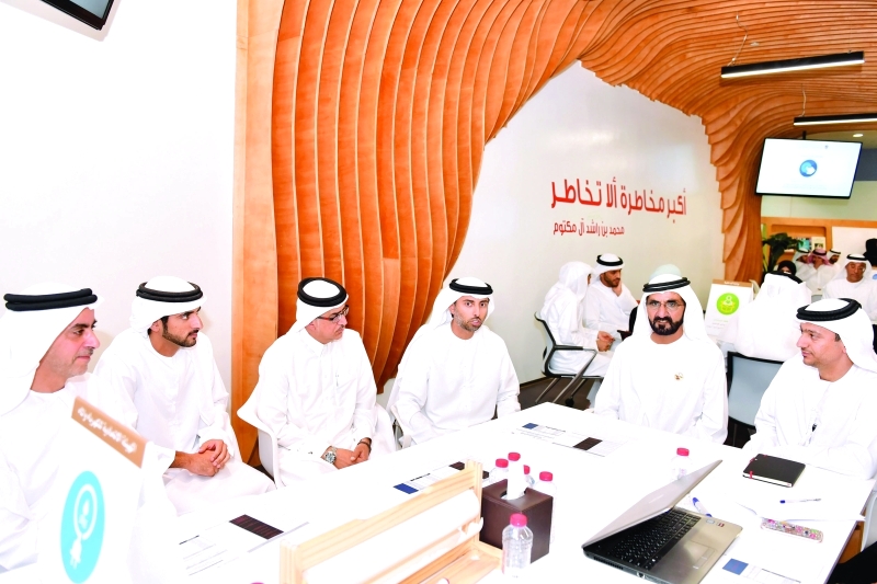 "■ وسموه بحضور حمدان بن محمد وسيف بن زايد وسهيل المزروعي يستمع إلى مبادرات الهيئة الاتحادية للكهرباء"
