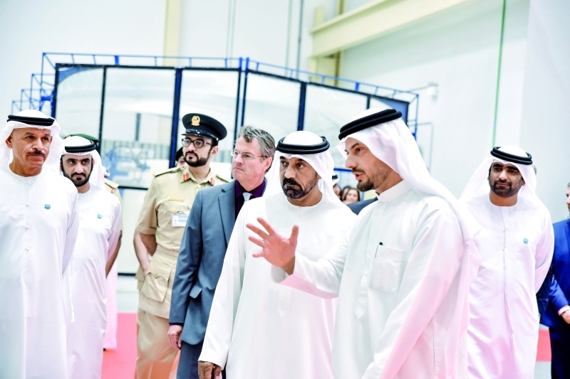"سموه يستمع إلى شرح من زياد الحازمي خلال جولته في المنشأة | البيان"