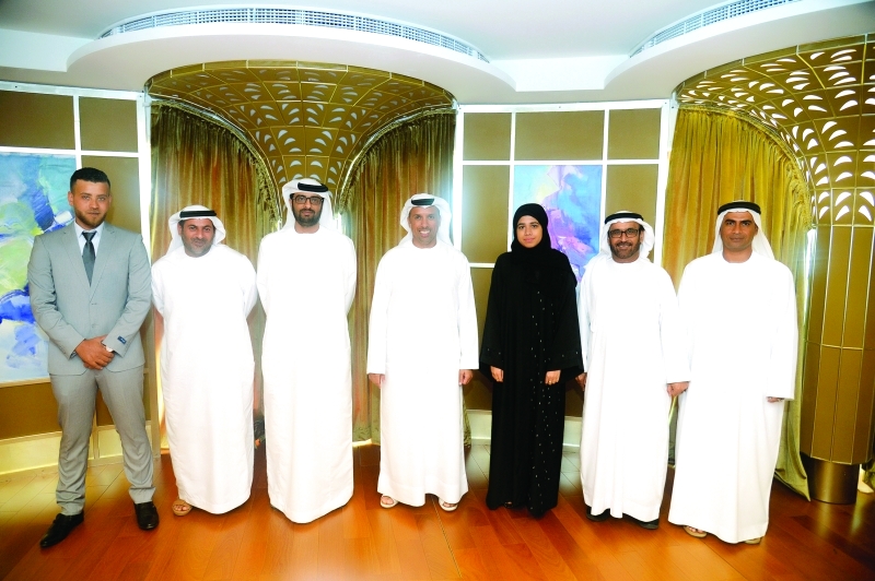 "■ حريز المر يتوسط اعضاء مجلس اتحاد الإمارات للرياضات البحرية | البيان"