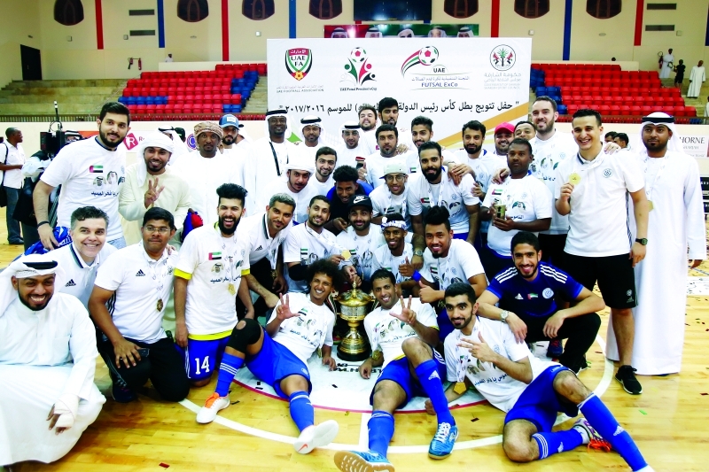 "■ لاعبو النصر يحتفلون ببطولة كأس رئيس الدولة لكرة الصالات | البيان"