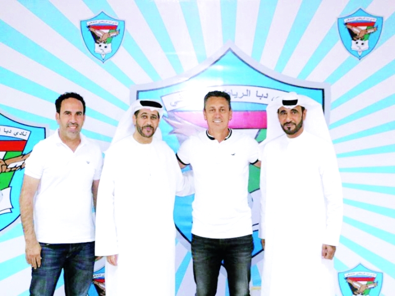 "■ كاميلي مع الخطيب وبن عبود بعد توقيع العقد | البيان"