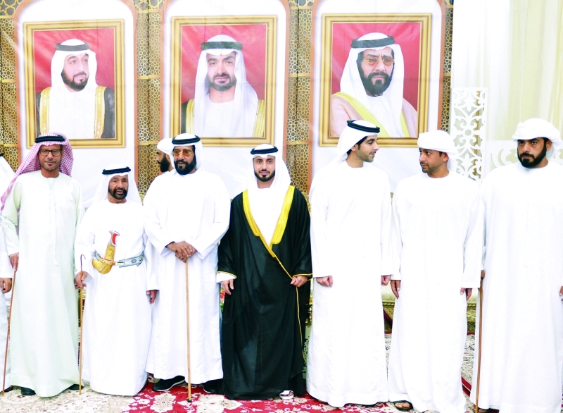 "طحنون بن محمد خلال العرس | وام"