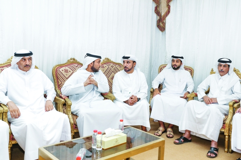 "خليفة سليمان وسلطان السبوسي وجانب من الحضور"