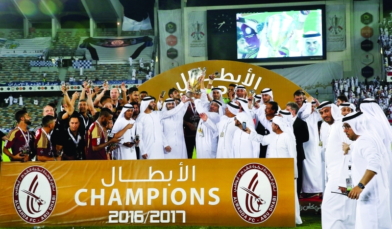 "■ العنابي يتوج بالكأس عن جدارة واستحقاق | تصوير - مجدي اسكندر"