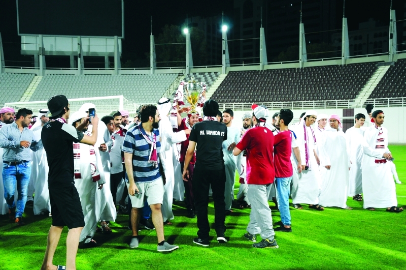 "■ فرحة الجماهير الوحداوية في ملعب النادي | البيان"