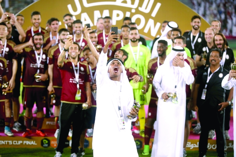 "■ خلال تتويج فريق الوحدة بلقب كأس رئيس الدولة | البيان"
