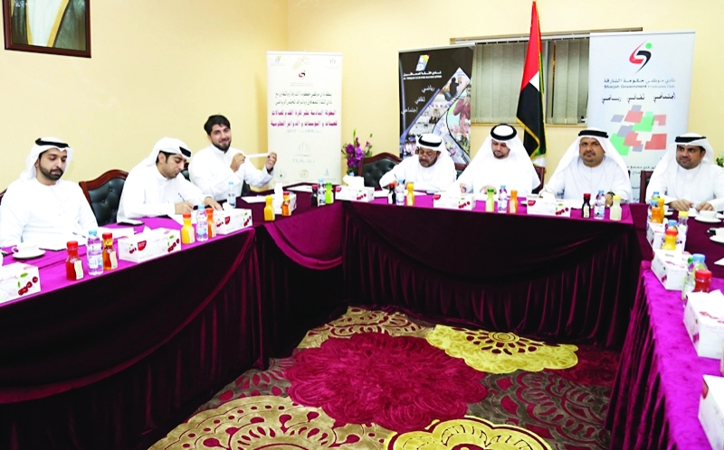 "■ اللجنة المنظمة العليا خلال مراسم سحب قرعة البطولة | البيان"