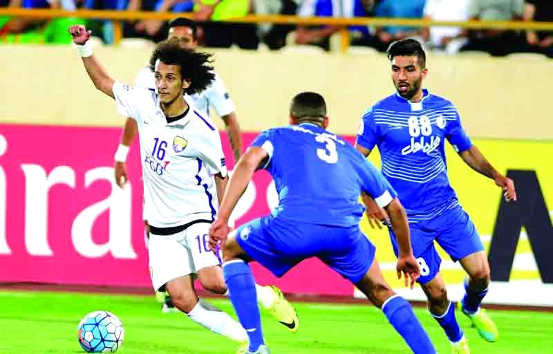"Ⅶ محمد عبدالرحمن يمر من دفاعات الاستقلال | البيان"