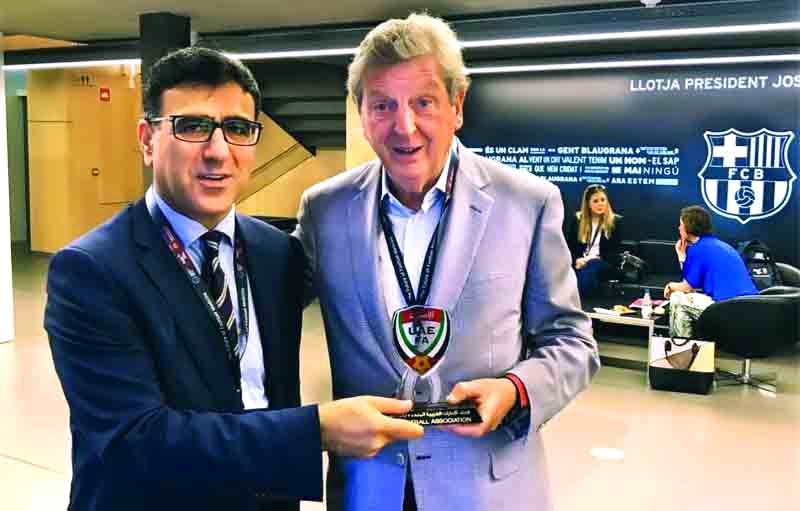 "■ الهاشمي يكرّم القائمين على المؤتمر | البيان"