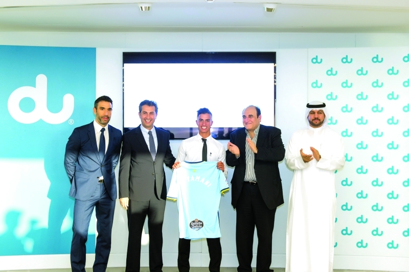 "■ سعيد الطنيجي يتوسط أحمد اليماني وفرناندو سانز وحسين مراد | البيان"