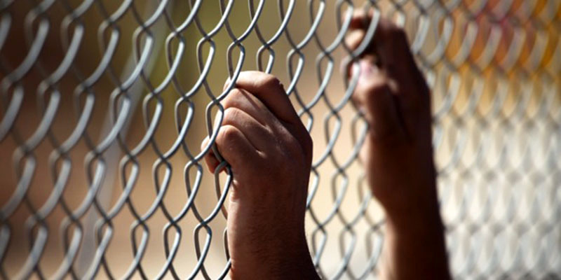 أم ناصر.. والدة أسير تتمنى معانقته قبل أن تموت