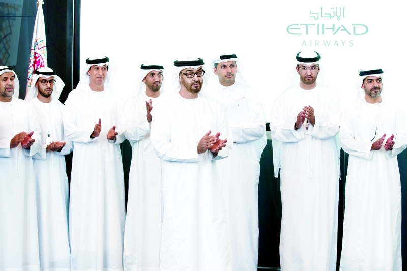 "محمد بن زايد خلال الاستقبال"