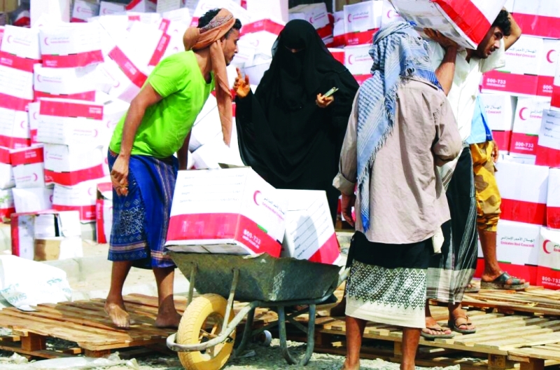 "■ مساعدات إماراتية لا تنضب للمحتاجين في اليمن"