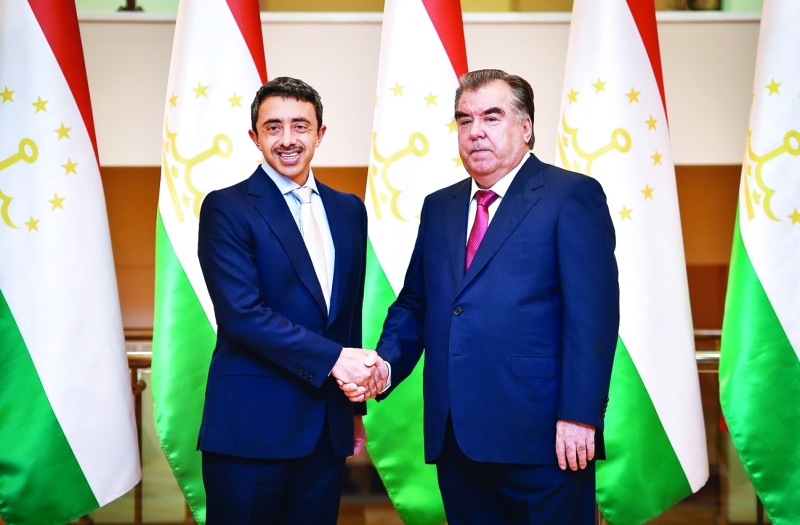 "عبدالله بن زايد لدى لقائه إمام رحمان | وام"