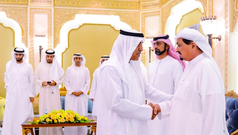 "حاكم عجمان وعمار النعيمي يستقبلان المهنئين"