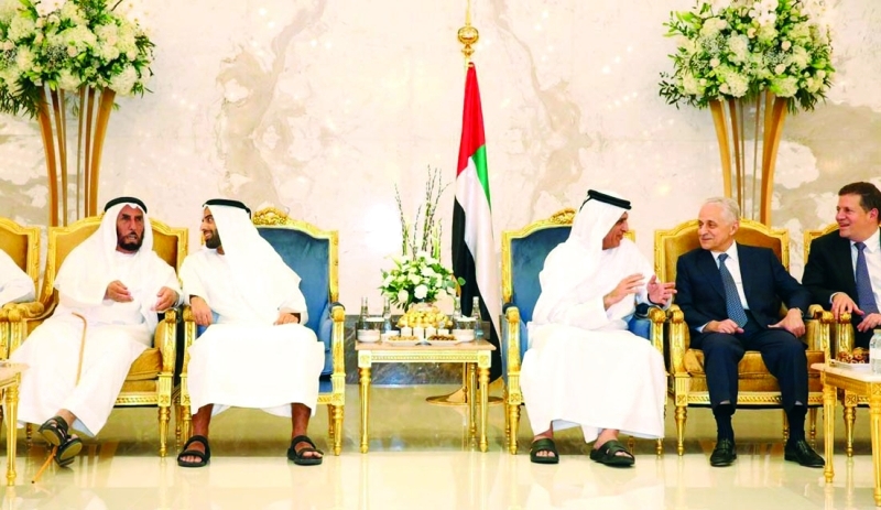 "■ حاكم رأس الخيمة ومحمد بن سعود خلال الاستقبال"