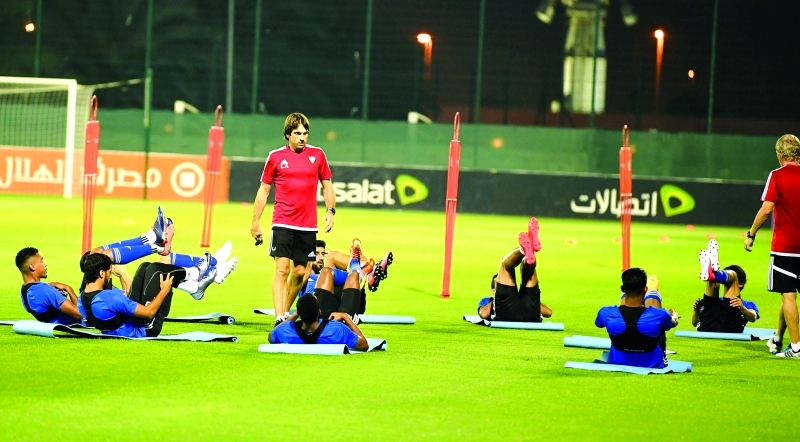 "■ جانب من تدريبات الأبيض استعداداً للقاء تايلاند"