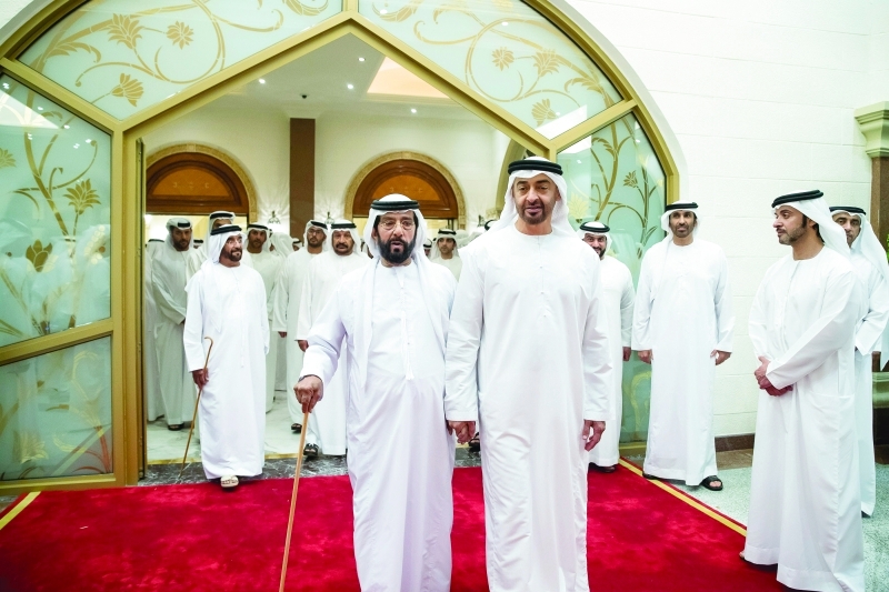 "محمد بن زايد وطحنون بن محمد وهزاع بن زايد والشيوخ خلال الاستقبال"