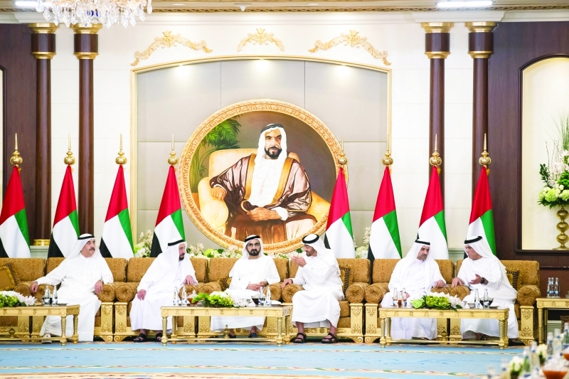 "محمد بن راشد ومحمد بن زايد وسلطان القاسمي وحمد الشرقي وسعود المعلا وسعود بن صقر"