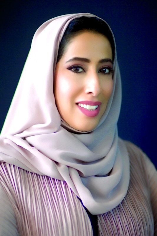 "■ منى المري"