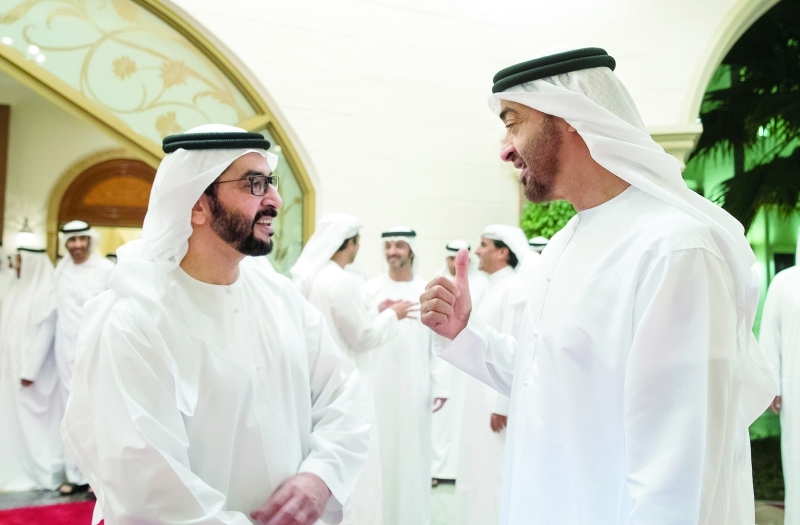 "محمد بن زايد في حديث مع حمدان بن زايد"