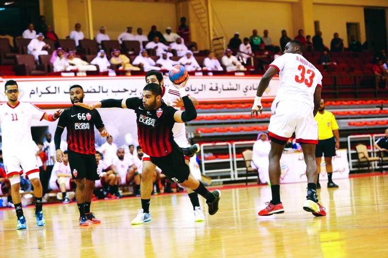 "■ من منافسات دوري اليد"