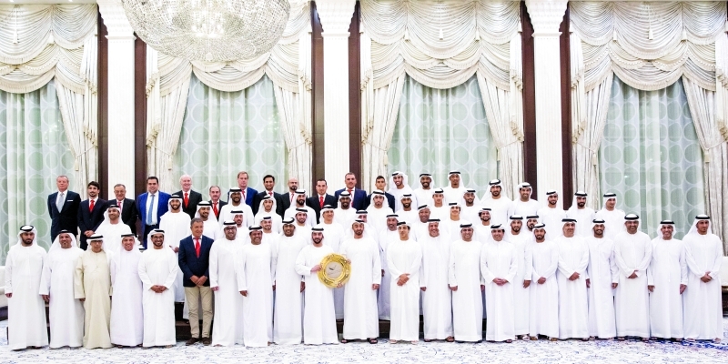 "Ⅶ محمد بن زايد يتوسط نجوم الجزيرة أبطال الدوري بحضور حمدان بن زايد ومنصور بن زايد ومحمد بن حمدان بن زايد | تصوير: راشد المنصوري"