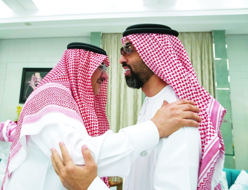 "■ طحنون بن زايد مصافحاً محمد بن نايف"