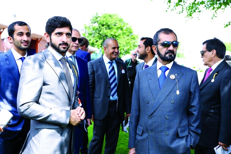 "■ محمد بن راشد وحمدان بن محمد خلال متابعة السباق | تصوير: خليفة اليوسف"