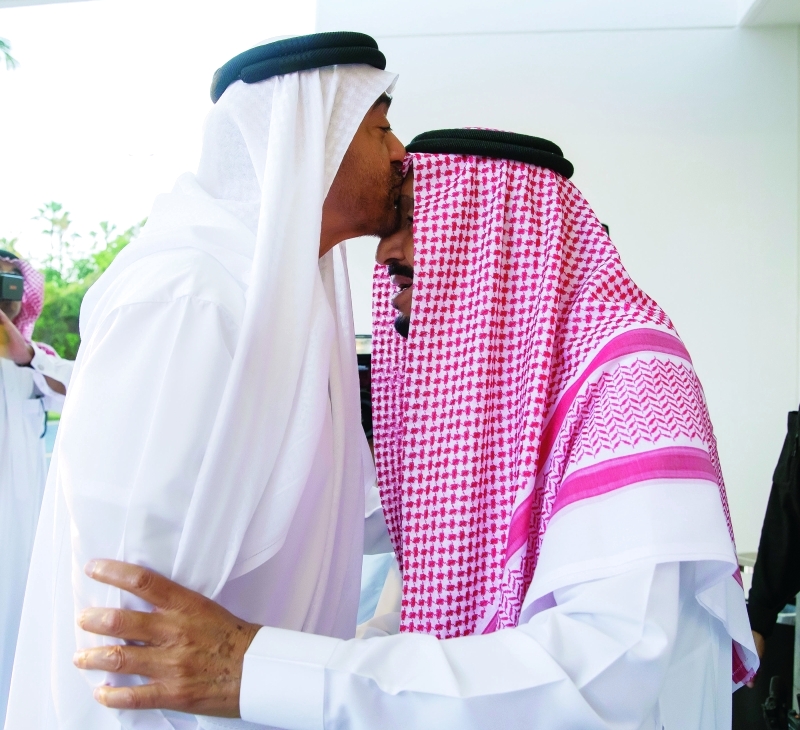 "■ محمد بن زايد في حديث مع خادم الحرمين   |  تصوير: محمد الحمادي وحمد الكعبي"