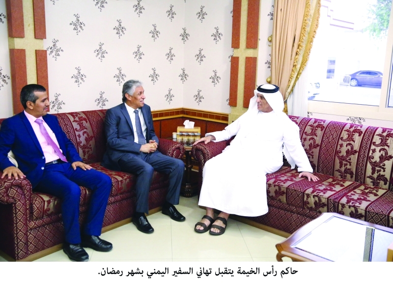 "سعود بن صقر مستقبلاً السفير اليمني"