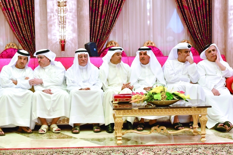 "مديرو الدوائر وكبار المسؤولين خلال الاستقبال"