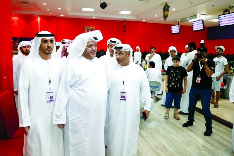 "■سعيد بن طحنون خلال حضوره منافسات البولينغ | البيان"