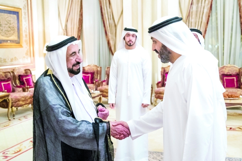 "Ⅶ سلطان القاسمي مصافحاً المهنئين | وام"