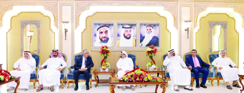 "Ⅶ حميد النعيمي وعمار بن حميد خلال استقبال السفير اليمني | وام"