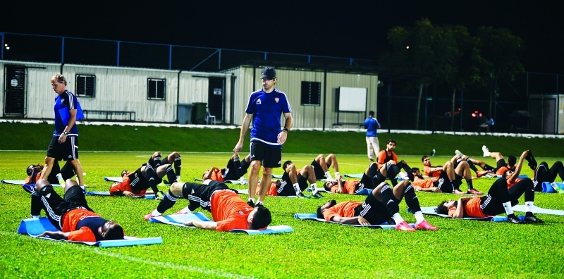 "■ من تدريبات اللياقة للاعبي الأبيض"
