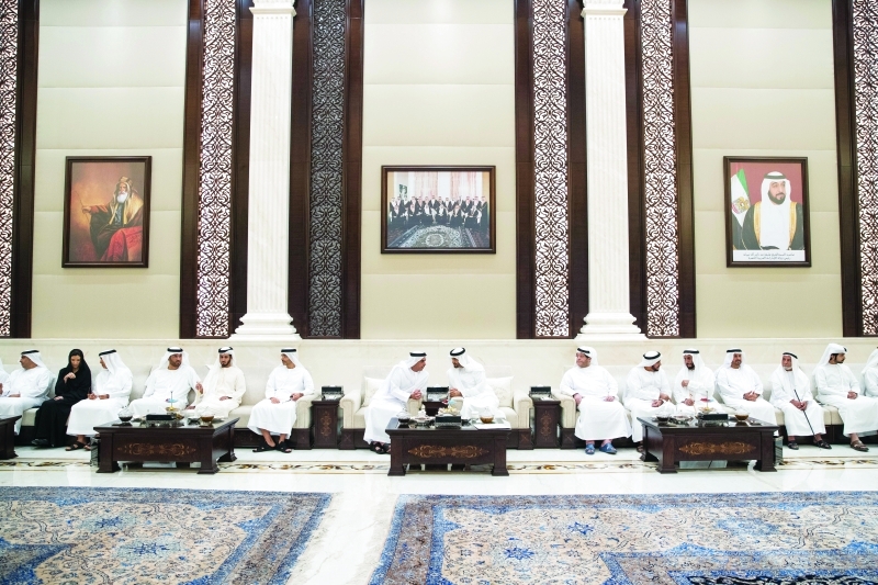 "■ محمد بن زايد في حديث مع سيف بن زايد بحضور ذياب بن زايد وسعيد بن طحنون وسلطان الجابر ومغير الخييلي ومها بركات | تصوير محمد الحمادي وريان كارتر"
