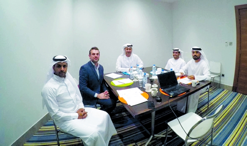 "■ خلال اجتماع اللجنة | البيان"