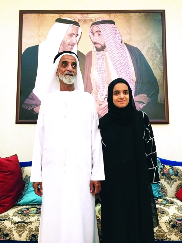 "اليازية ووالدها بعد تلقي خبر التفوق"
