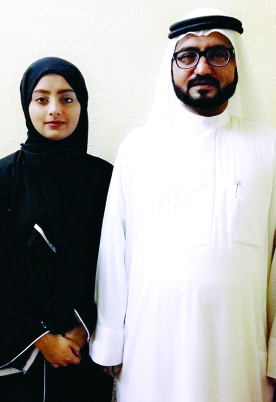 "آمنة ووالدها محمد هلال"