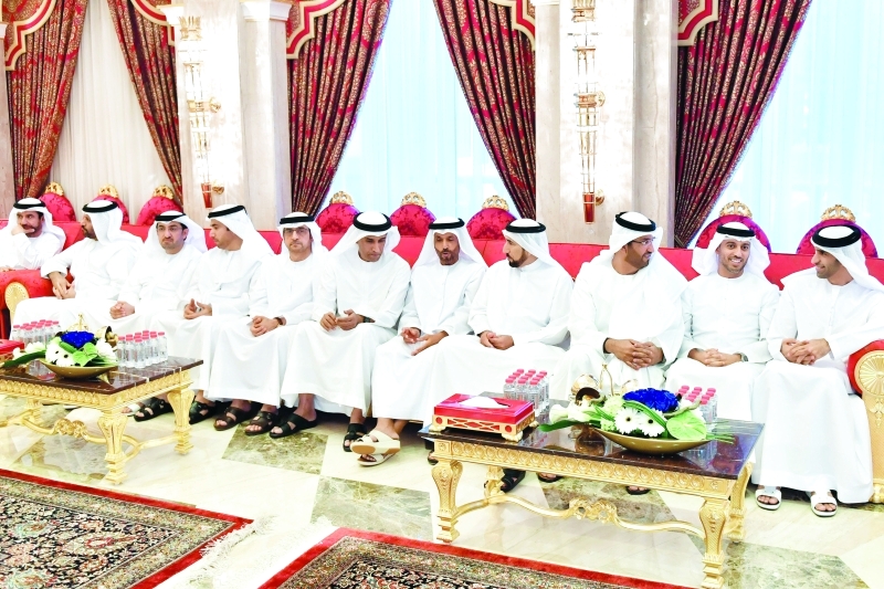 "وزراء ووكلاء وعدد من المسؤولين خلال اللقاء"
