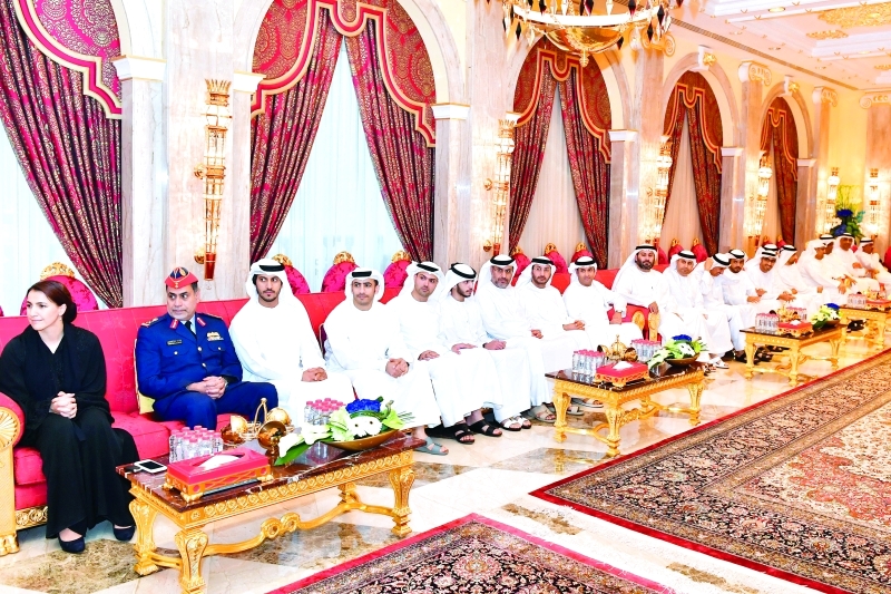 "الوزراء ووكلاء الوزارات والوكلاء المساعدون ورؤساء الهيئات الاتحادية خلال الاستقبال"