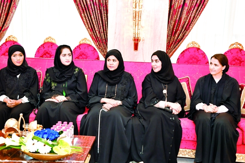 "وكيلات الوزارات ومسؤولات خلال الاستقبال"