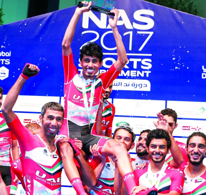 "■ دراجو المنتخب يحتفون بميرزا"